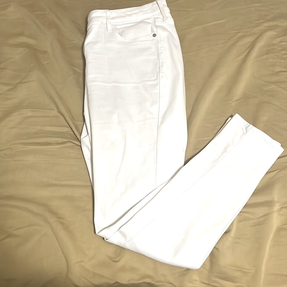 Old navy white large super skinny jeans